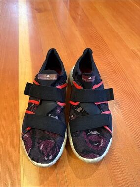 Stella McCartney Black & Burgundy Floral Strap Slip-Ons